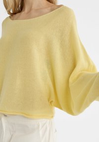 Stradivarius Strickpullover - yellow