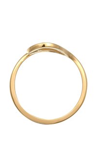 Goldring mit einer glatten, polierten Oberfläche, der an der Spitze einen dünnen, geschwungenen Akzent aufweist und ein modernes, minimalistisches Design schafft.