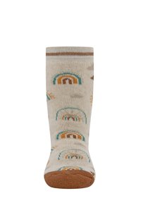 Bawełniane skarpetki w kolorze beżowym z brązowym palcem, zdobione kolorowymi wzorami tęczy. Gładka faktura i prążkowany ściągacz.