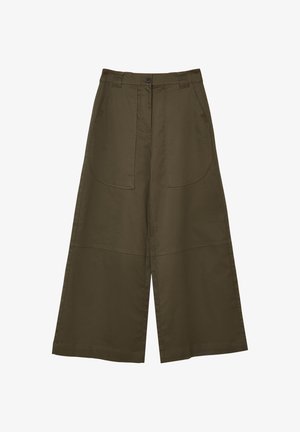 Pantalons larges en coton vert olive avec taille haute, deux grandes poches avant et un revêtement cousu pour un design structuré.
