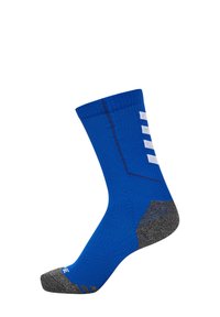 Blauwe sportsocken met een geribbelde enkel, donkergrijze teen en hak, en witte logobanden aan de zijkant. Gemaakt van een gestructureerde gebreide stof.
