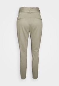 Vero Moda Tall VMEVA PAPERBAG - Calças - laurel oak