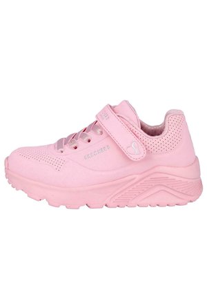 Scarpe da ginnastica rosa realizzate in materiale sintetico, con allacciatura frontale, strap in Velcro, dettagli in mesh e suola in gomma testurizzata.