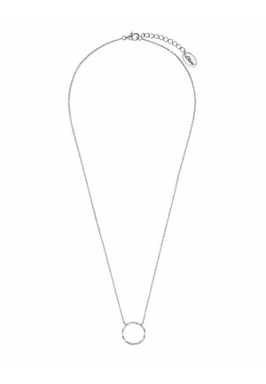 Delicate zilveren ketting met een kleine, getextureerde ronde hanger en een verstelbare sluiting met een merkembleem.