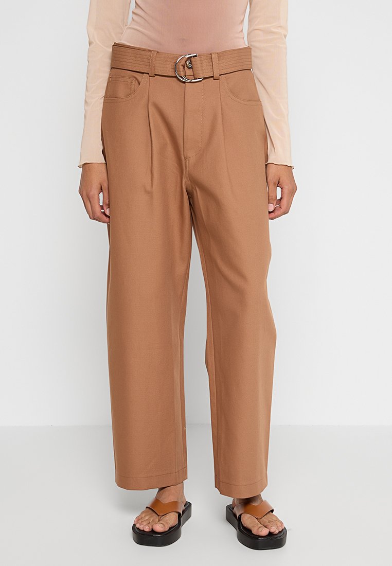 Nanushka Broek camel