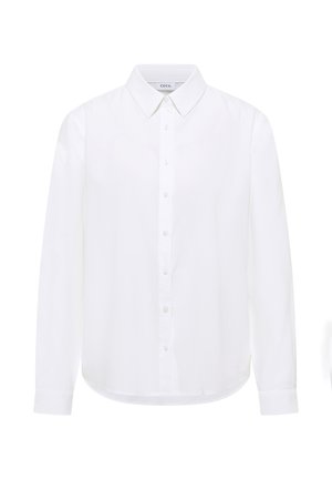 Witte blouse met lange mouwen, knoopsluiting, puntige kraag, klassieke manchetten en een licht gebogen zoom, weergegeven op een witte achtergrond.