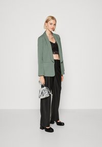VILA VIVARONE OPEN - Bleiser - duck green