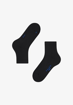 Schwarze Knöchelsocken mit geripptem Bund, mit blauer "FALKE"- und Größenbeschriftung. Glatte Textur, entworfen für Komfort und Passform.