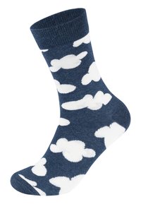 Calcetines de un color azul marino con una textura suave, que presentan patrones de nubes blancas y un puño acanalado. De longitud hasta el tobillo con un diseño de punta redondeada.