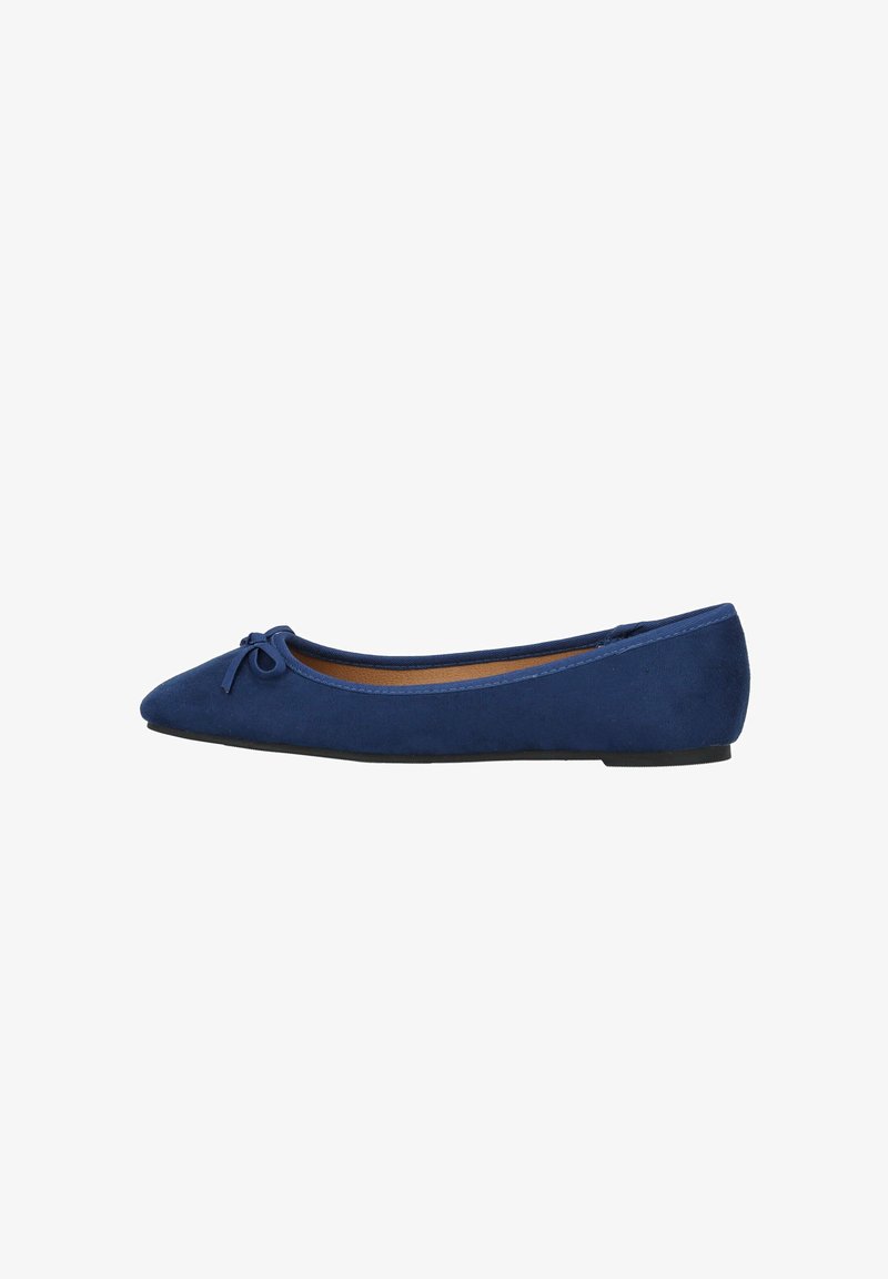 Ballet flats in suede blu navy con punta affilata e dettaglio a fiocco sulla parte anteriore. Tessuto liscio e suola in gomma flessibile. Design semplice.