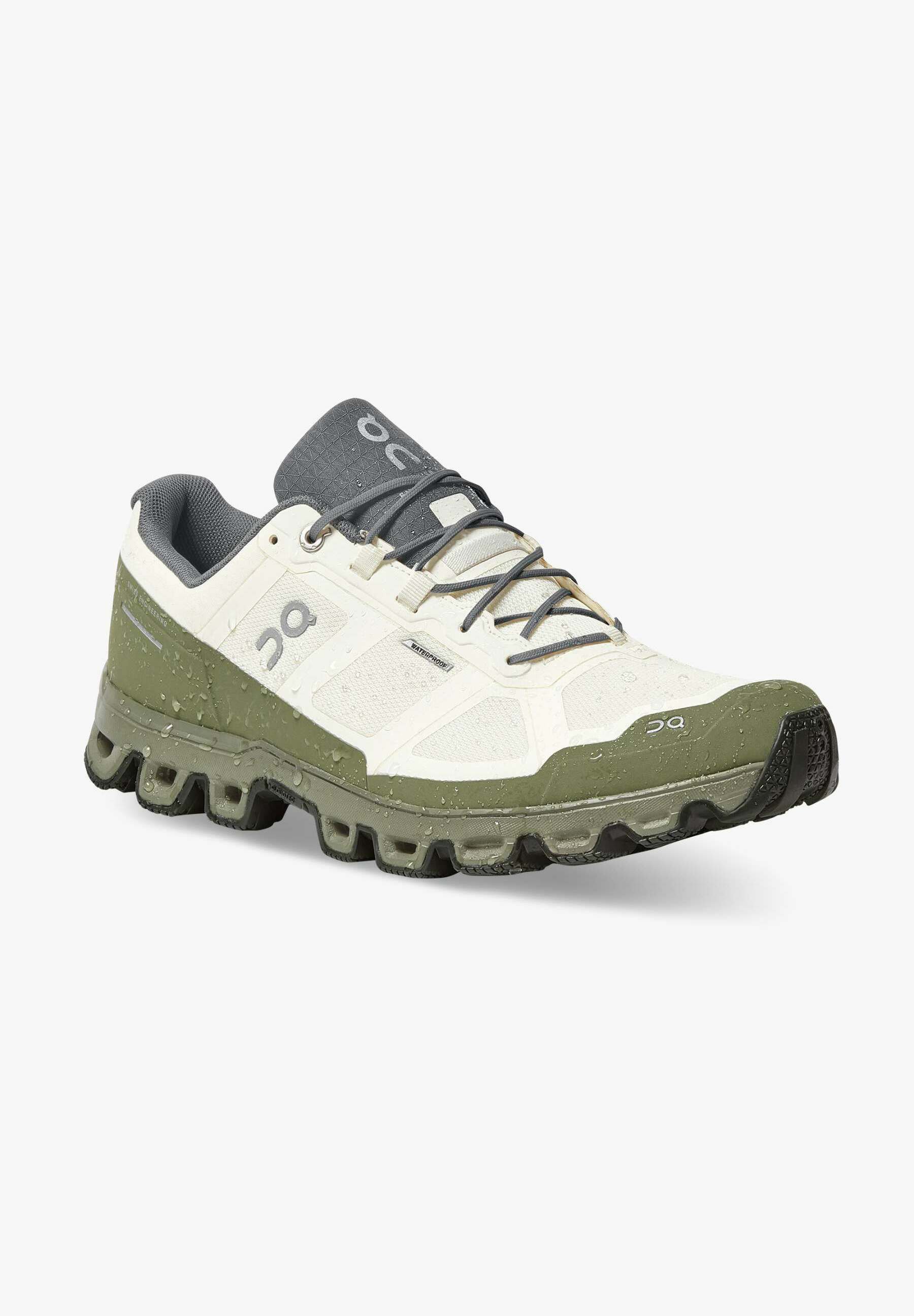 Trail running shoes 
