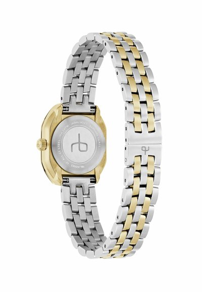 Dos de montre-bracelet en métal or et argent avec bracelet à maillons et logo de la marque gravé au dos du boîtier et sur la boucle.