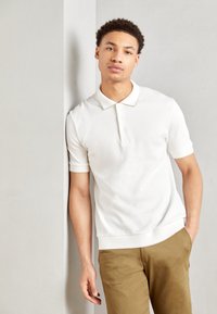 Marc O'Polo - SHORT SLEEVE DETAILS AT COLLAR CUFFS AND HEM - Polokošeľa - egg white Miniatúrny obrázok 1