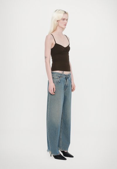 CLOSED Top - marsh green