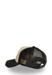 Casquette trucker noire et beige avec une face avant structurée, un dos en maille et une sangle réglable. Présente des coutures visibles et une étiquette de marque sur le côté.