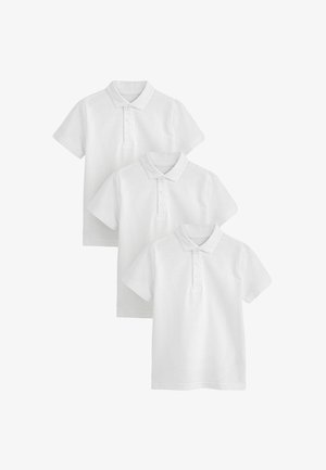 Tre ensfarvede hvide poloshirts med korte ærmer, krave og tre-knaps plastron, arrangeret overlappende på en hvid baggrund.