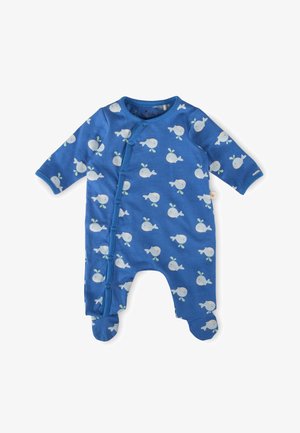 Blauer Baby-Strampler mit weißen Wal-Mustern und Druckknöpfen diagonal vom Hals bis zum Bein auf weißem Hintergrund.