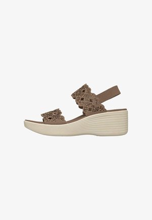 Skechers, SANDALIA DE MUJER SKECHERS TIPO SLIP-ON CON TIRA AJUSTABLE TRASERA MODELO - Sandalias con plataforma - marron claro