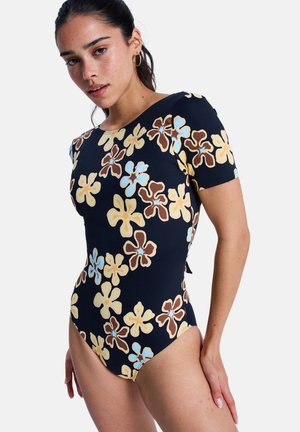 - Kostium kąpielowy