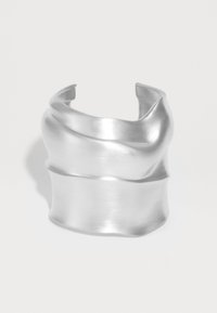Selected, silver-coloured
