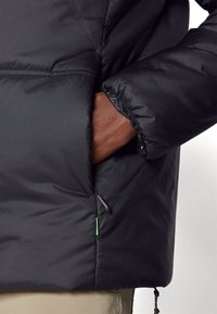 Vaude NEYLAND HOODED  - Winterjas - black