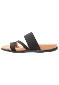Mules noirs avec deux lanières parallèles, une semelle intérieure rembourrée en beige et une semelle flexible noire. Texture lisse avec un minimum de détails.