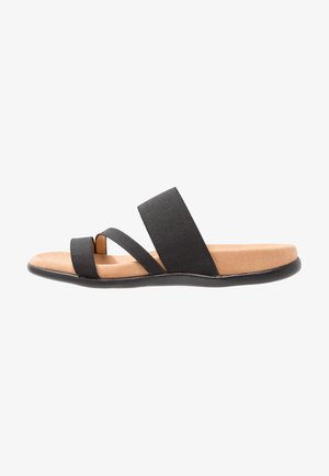 Sorte sklidesandaler med to parallelle stropper, en polstret tan fotbed og en fleksibel sort såle. Glat tekstur med minimal detaljer.