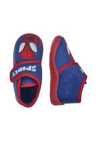Zapatillas infantiles azules y rojas con un motivo de Spiderman, que cuentan con un diseño redondeado, tejido suave, correa de velcro y suelas texturizadas.