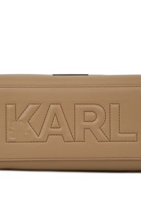 Béžová kožená psaníčko s embosovaným logem "KARL". Obdélníkový tvar, hladký povrch a jemné švy. Magnetické zapínání.