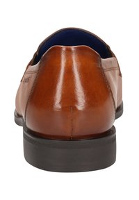 Braune Lederloafers mit glänzender Oberfläche, runder Zehenpartie, blauer Innenauskleidung und schwarzem Gummisohle. Gesteppte Details entlang des Obermaterials.