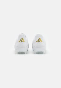 adidas Performance F50 CLUB FLEXIBLE GROUND - Kemény talajra készült futballcipő - footwear white/gold metallic