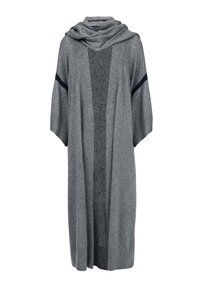 Cárdigan de punto gris con capucha, que presenta un patrón a rayas en gris más oscuro a lo largo de las mangas. Diseño frontal abierto con mangas anchas.