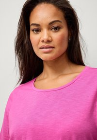 Ellos Plus collection Basic T-shirt - rosa