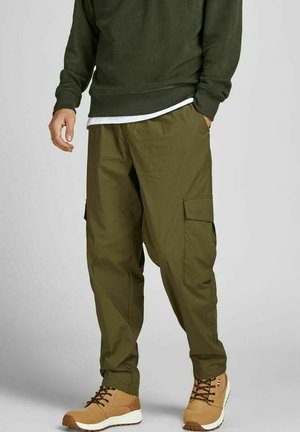 Olive green cargo pants with multiple pockets, a loose fit, and lightweight fabric. Paired with brown lace-up boots and a dark green sweatshirt.
