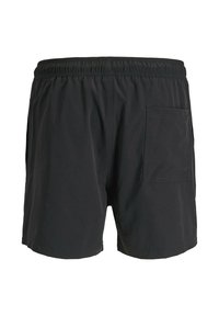 Μαύρο ανδρικό μαγιό σορτς με ελαστική μέση και μια τσέπη με πατς στη δεξιά πίσω πλευρά, σχεδιασμένο για άνετη εφαρμογή.