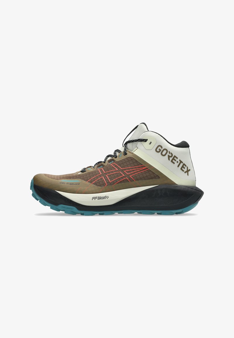 Brauner und beiger Laufschuh mit schwarzen Schnürsenkeln, GORE-TEX-Logo und einer strukturierten Oberfläche. Verfügt über eine gepolsterte Sohle mit blauem Akzent.