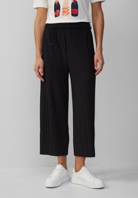 s.Oliver BLACK LABEL Trousers - schwarz