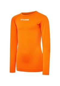 Langärmliges Sportshirt in leuchtendem Orange, aus strukturiertem Stoff, mit Rundhalsausschnitt und weißem Logo auf der Brust.