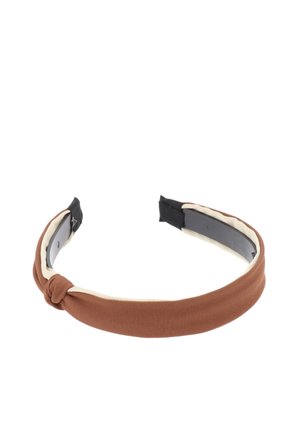 - Akcesoria do stylizacji włosów