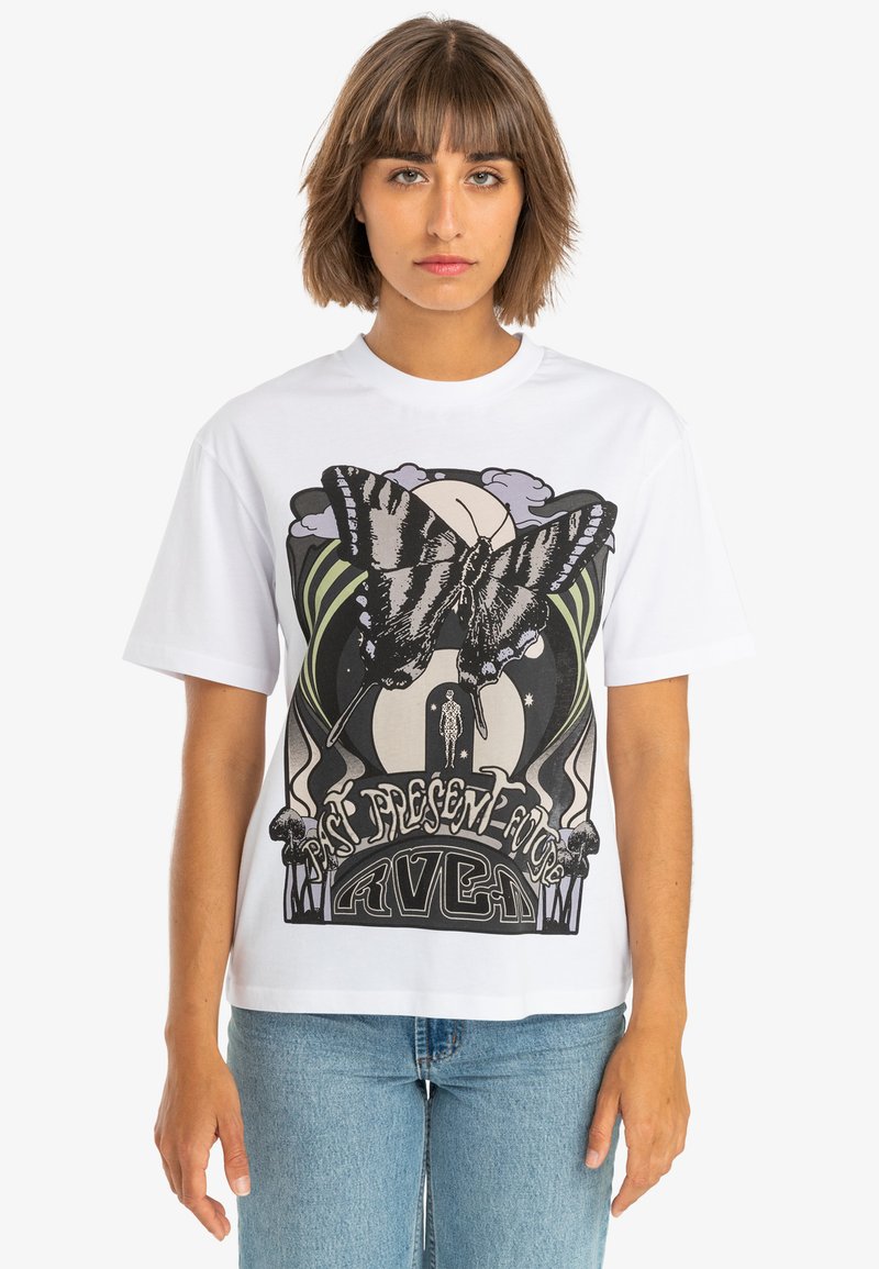 T-shirt blanc à manches courtes avec un graphique d'un papillon et un design abstrait. Fabriqué en coton, avec une coupe décontractée et un col rond.