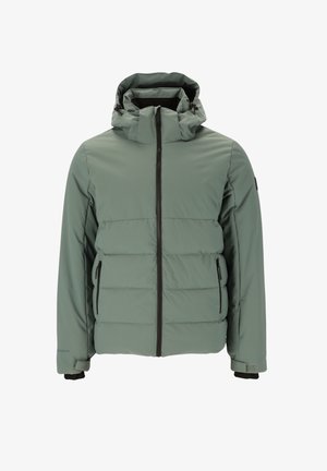 Grüne gepolsterte Jacke mit hohem Kragen und verstellbarem Kapuze. Verfügt über einen Frontreißverschluss und zwei Seitentaschen, mit elastischen Bündchen und genähten Details.