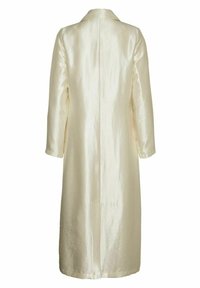 Lång silke kappa i en ljus krämfärg, med rak skärning, långa ärmar och en bakre söm, med en mjuk, glänsande yta.