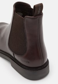 Levi's® AMOS CHELSEA Botines dark brown/marrón oscuro