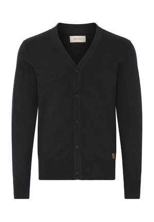 Cardigan noir à boutons avec des manches longues, encolure en V, poignets et ourlet côtelés, et une petite étiquette de marque marron près de l'ourlet inférieur.
