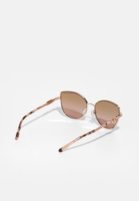 Michael Kors CATALONIA - Päikeseprillid - rose gold shiny/light brown pink gradient flash