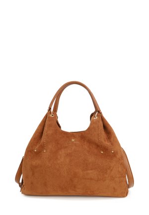 Borsa a tracolla in suede marrone con una texture morbida, manici in pelle, dettagli in metallo dorato e un design morbido. Include una tracolla removibile.