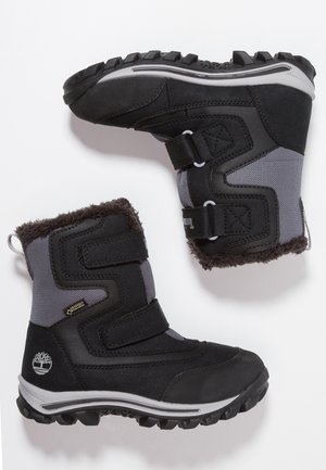 Bottes d'hiver noires et grises avec bandes Velcro, doublure en fourrure, semelles robustes et tissu Gore-Tex pour une protection imperméable.