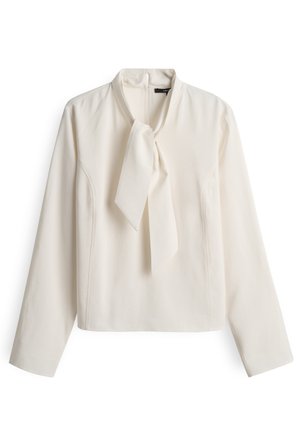 Weiße Bluse mit langen Ärmeln, hohem Kragen und einer gebundenen Schleife am Ausschnitt. Besteht aus glattem Stoff und hat eine strukturierte, kastige Form.