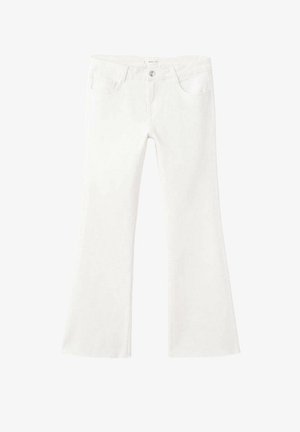 Jeans bianchi a vita alta con chiusura a bottone e cerniera, tasche anteriori e gambe leggermente svasate, mostrati distesi su uno sfondo bianco.
