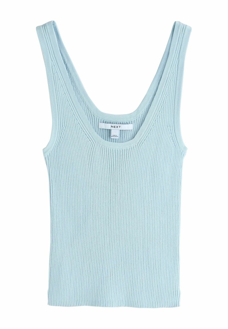 Débardeur en maille côtelée bleu clair sans manches avec une encolure dégagée et une étiquette de marque à l’intérieur du col.